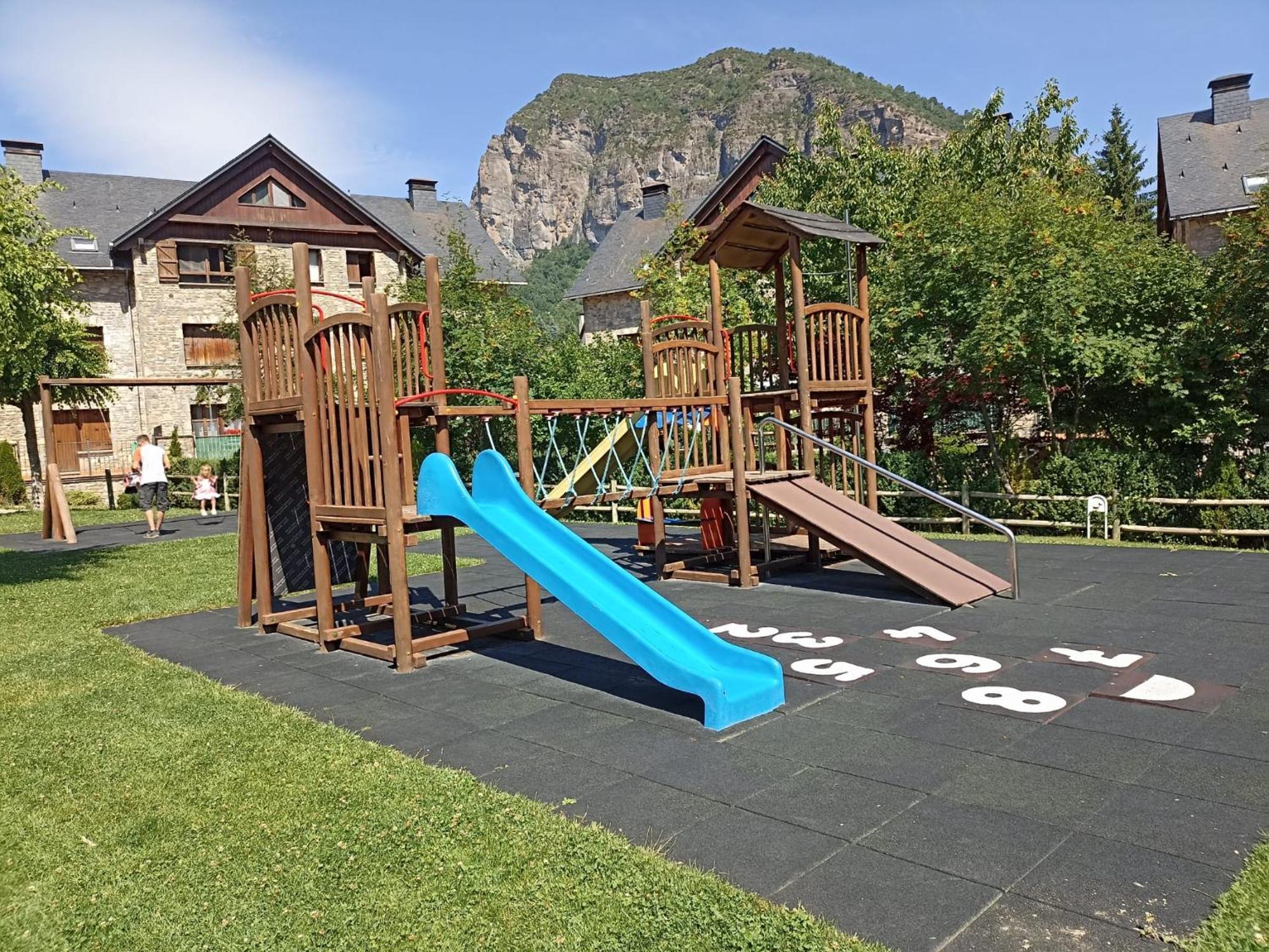 Apartamento A10 De Formigal, 9 Personas Y Garaje Escarrilla Exterior photo